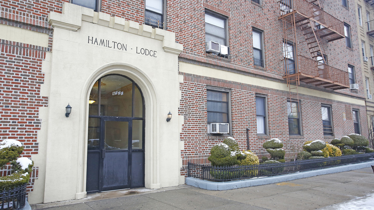 8520 Fort Hamilton Pky in Brooklyn, NY - Building Photo