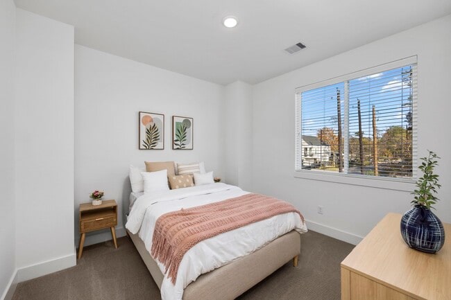 property at 1570 W Tidwell Rd