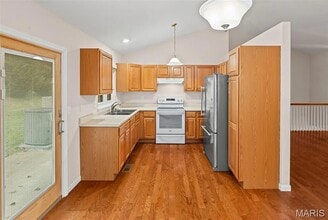 18 Crabapple Ln in Glen Carbon, IL - Building Photo - Building Photo