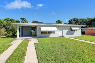 811 SE 3rd Ave in Delray Beach, FL - Building Photo - Building Photo