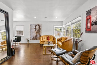 3318 Barham Blvd in Los Angeles, CA - Building Photo - Building Photo