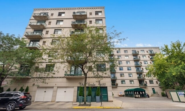 property at 680 N Green St