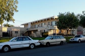 1833 W Sumac Ln in Anaheim, CA - Building Photo - Building Photo