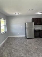 5202 Laurel Pl-Unit -1-3 in Clearwater, FL - Building Photo - Building Photo
