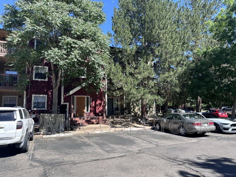 2902 Shadow Creek Dr in Boulder, CO - Building Photo