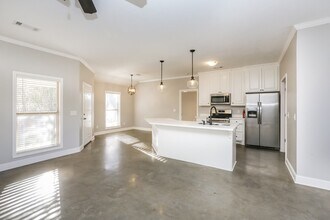 104 Moss Crk in Canton, MS - Foto de edificio - Building Photo