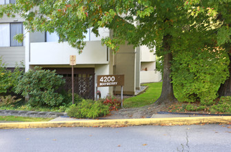 Times Square in Burnaby, BC - Building Photo - Building Photo