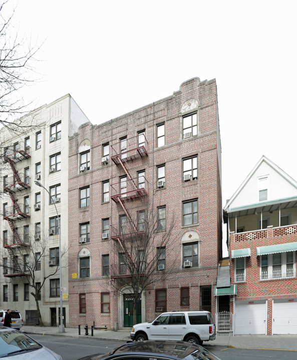 3561 Dekalb Ave in Bronx, NY - Foto de edificio