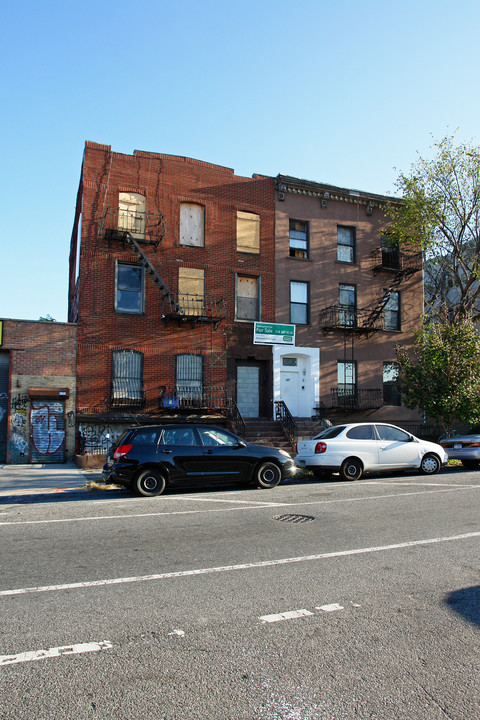 555 Union St in Brooklyn, NY - Building Photo