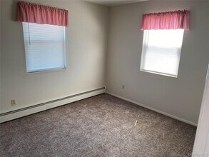 124 Chelsea Ave in West Babylon, NY - Building Photo - Building Photo