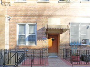 5905 Catalpa Ave in Ridgewood, NY - Building Photo - Building Photo