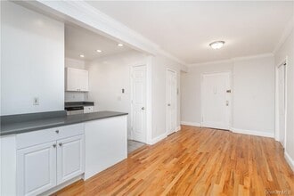 140 E Hartsdale Ave in Hartsdale, NY - Building Photo - Building Photo