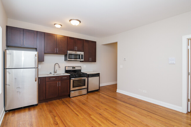 property at 4909 W Cuyler Ave