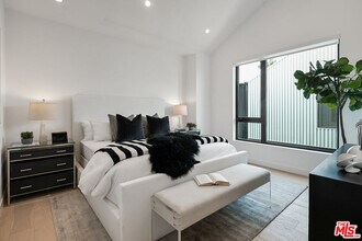 5164 W Mid City Ct in Los Angeles, CA - Building Photo - Building Photo