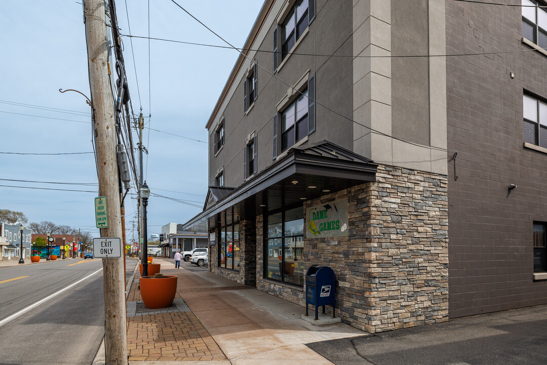 Village Commons in North Syracuse, NY - Building Photo