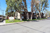 Lewis Country Woods Apartments in Garden Grove, CA - Foto de edificio - Building Photo