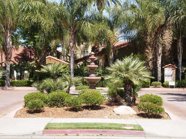 2881 Huntington Blvd in Fresno, CA - Building Photo - Building Photo