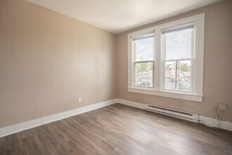 1918 W Washington St, Unit 4 in Indianapolis, IN - Building Photo - Building Photo