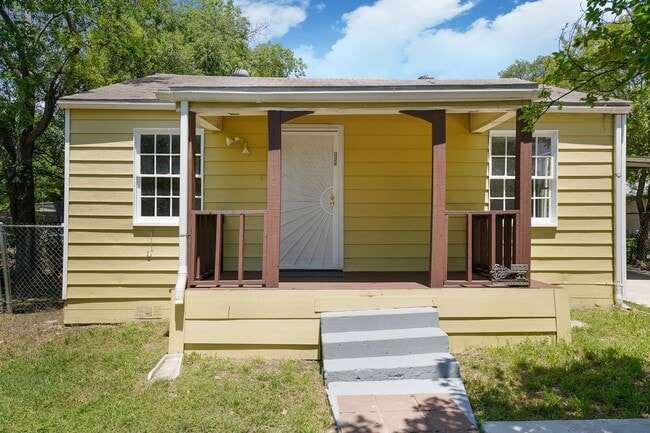 property at 1123 W Hermosa Dr