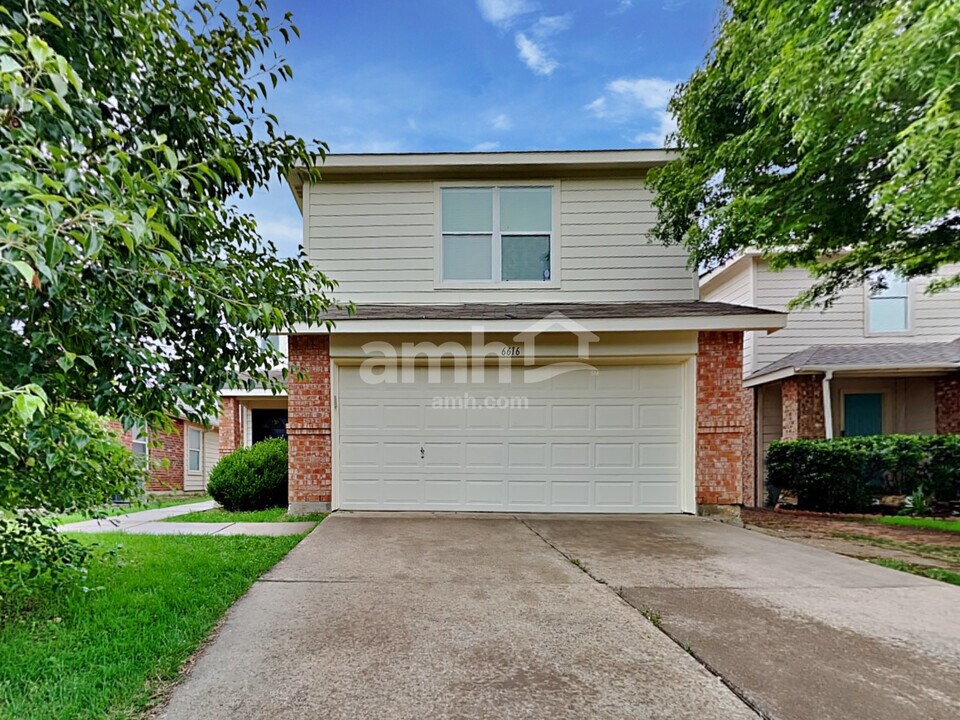 6616 Waterhill Ln in Fort Worth, TX - Building Photo