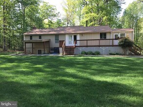 41329 Red Hill Rd in Leesburg, VA - Building Photo - Building Photo