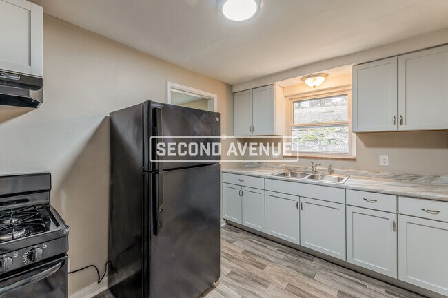 5716 Brinley Dr in Verona, PA - Building Photo - Building Photo