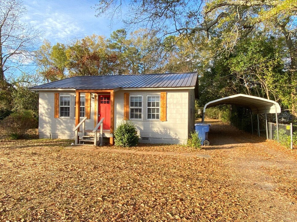 202 Francis St W in Jacksonville, AL - Building Photo