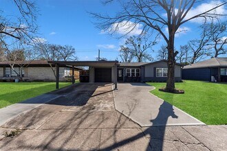 4610 Ella Blvd in Houston, TX - Building Photo - Building Photo