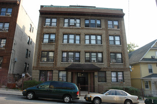 122 Saratoga Ave Apartamentos