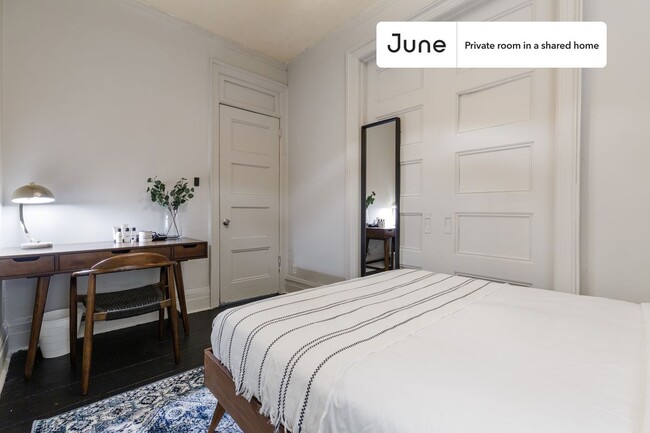 Private bedroom in 4 bed/1 bath Home in New York, NY - Building Photo - Building Photo