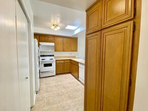 3654 Summershore Ln in Westlake Village, CA - Building Photo - Building Photo