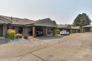 112-1765 Leckie Rd in Kelowna, BC - Building Photo