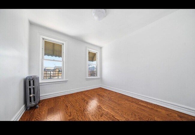 40-15 155th St in Queens, NY - Foto de edificio - Building Photo