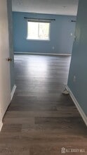 137 Hampshire Dr in Plainsboro, NJ - Building Photo - Building Photo