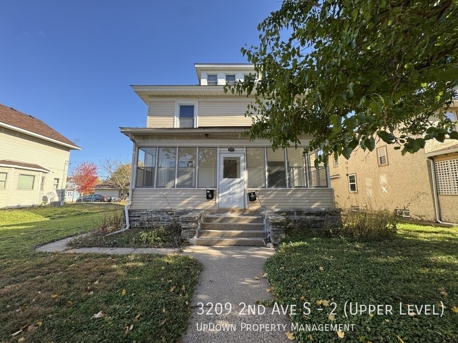 3209 2nd Ave S in Minneapolis, MN - Building Photo