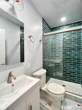 166 Lake Shore Rd, Unit 1 in Boston, MA - Foto de edificio - Building Photo