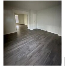 11 Clark St, Unit 15B in East Hartford, CT - Building Photo - Building Photo