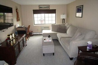 135 Grove St, Unit 128 in Rockland, MA - Foto de edificio - Building Photo