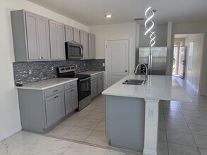 743 Chinoy Rd in Davenport, FL - Building Photo - Building Photo
