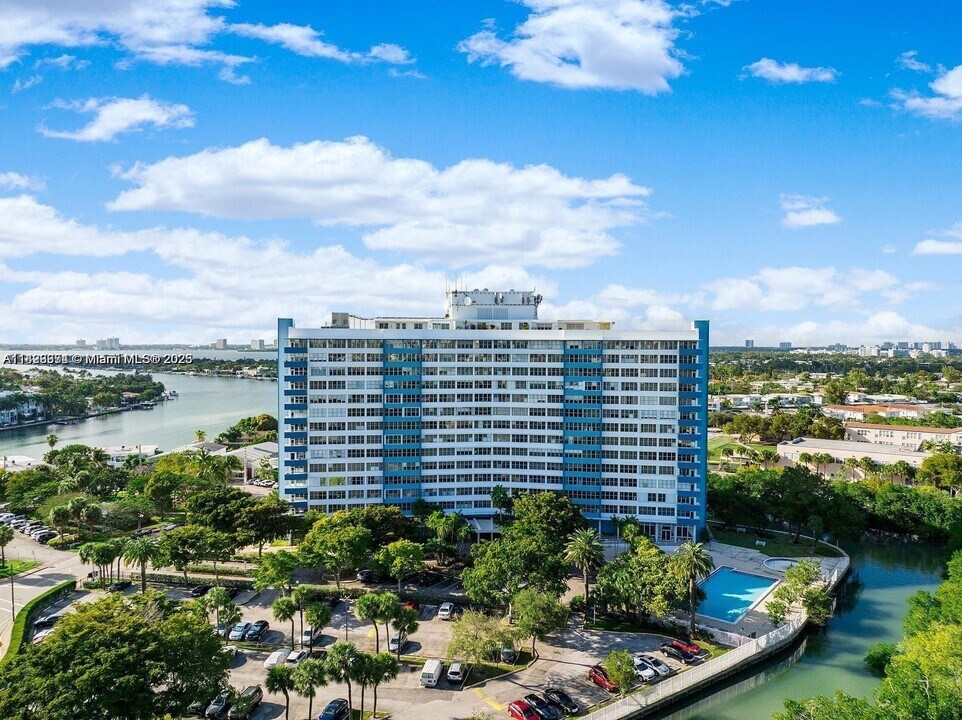 7441 Wayne Ave in Miami, FL - Building Photo