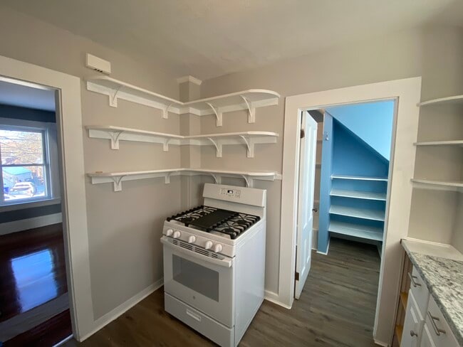 67 Boynton St, Unit 2ND Floor in Manchester, NH - Building Photo - Building Photo