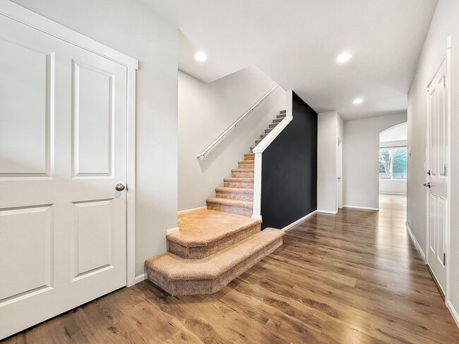 12720 36th Place NE in Lake Stevens, WA - Foto de edificio - Building Photo