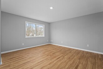 1505 W 25th Ct in Lawrence, KS - Building Photo - Building Photo