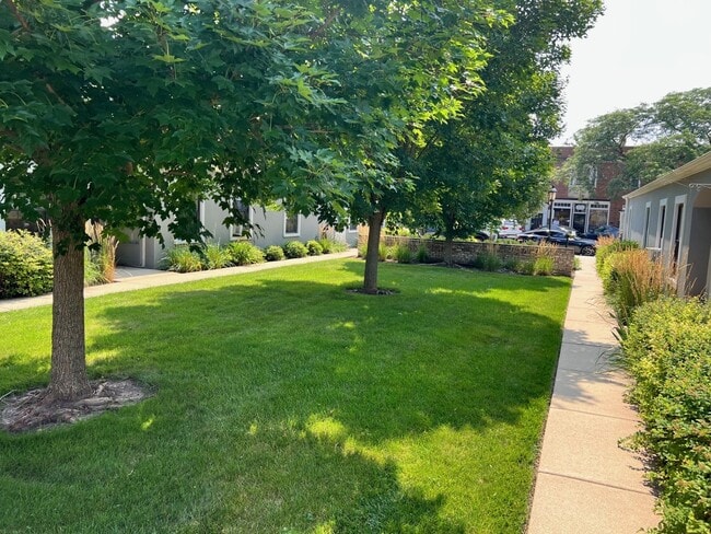 106 E Scranton Ave in Lake Bluff, IL - Building Photo - Building Photo