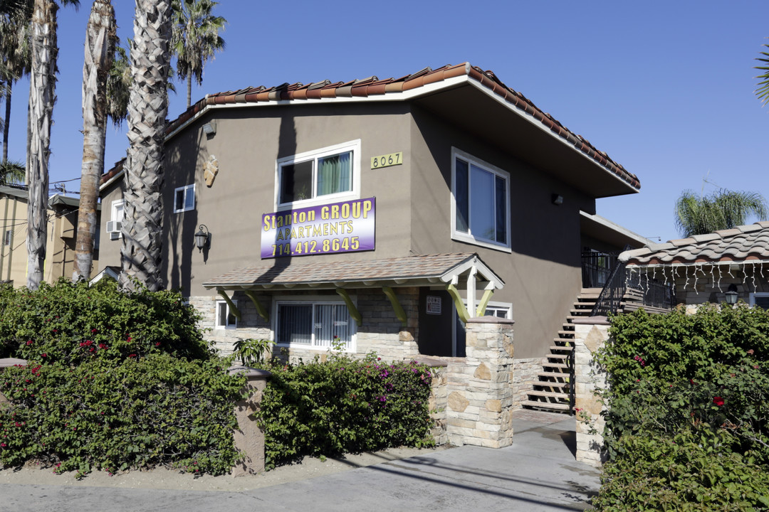 Stanton Group Apartments in Stanton, CA - Foto de edificio