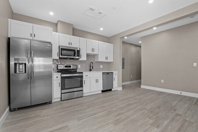3 Washington Sq, Unit #503 in Revere, MA - Building Photo - Building Photo