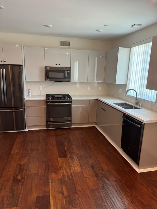 5537 La Mirada Ave in Los Angeles, CA - Foto de edificio