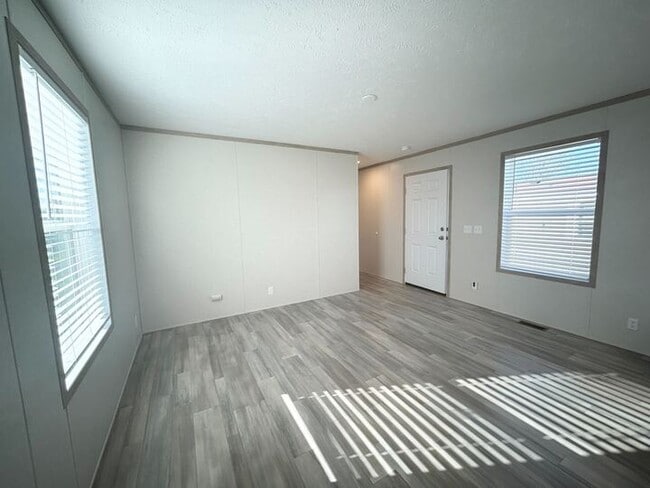 52792 S Zacharias Ct in Chesterfield, MI - Foto de edificio - Building Photo