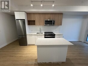 500 Plains Rd E in Burlington, ON - Building Photo - Building Photo