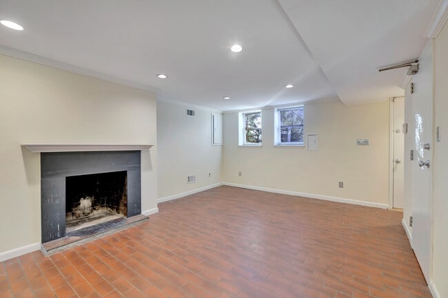 308 11th St SE in Washington, DC - Foto de edificio - Building Photo